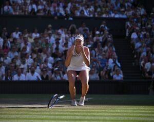 Read more about the article FROM YOUNGSTAR TO GRAND SLAM CHAMPION: LINDA NOSKOVÁ CONQUERS WIMBLEDON