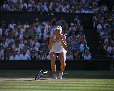 You are currently viewing FROM YOUNGSTAR TO GRAND SLAM CHAMPION: LINDA NOSKOVÁ CONQUERS WIMBLEDON