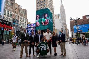 Read more about the article OUTFRONT and New York Jets Announce Exclusive, Multi-Year Partnership to Extend the Fan Experience Beyond MetLife Stadium