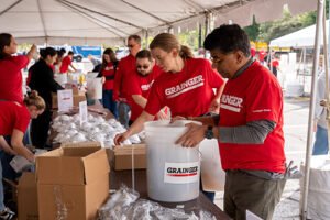 Read more about the article GRAINGER’S FIFTH ANNUAL BUCKET BUILD HELPS COMMUNITIES PREPARE FOR DISASTER RECOVERY