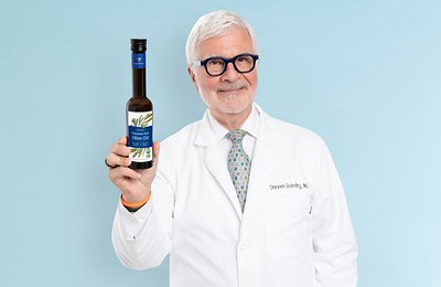 You are currently viewing “Olive Oil Shot” Pioneer Dr. Steven Gundry Celebrates National Extra Virgin Olive Oil Day with a Shot of Gundry MD Polyphenol-Rich Olive Oil