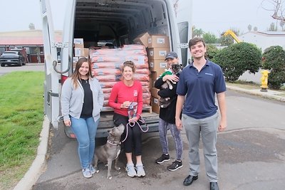 Read more about the article HOLIDAY CHEER ARRIVES EARLY FOR SHELTER PETS IN NEED