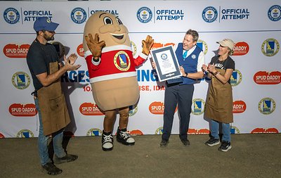 Read more about the article AMERICA, THIS ONE’S FOR YOU: IDAHO BRINGS WORLD’S LARGEST SERVING OF FRENCH FRIES RECORD BACK TO THE U.S.